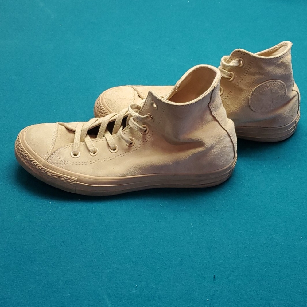 *SUEDE CONVERSE HIGH TOPS*